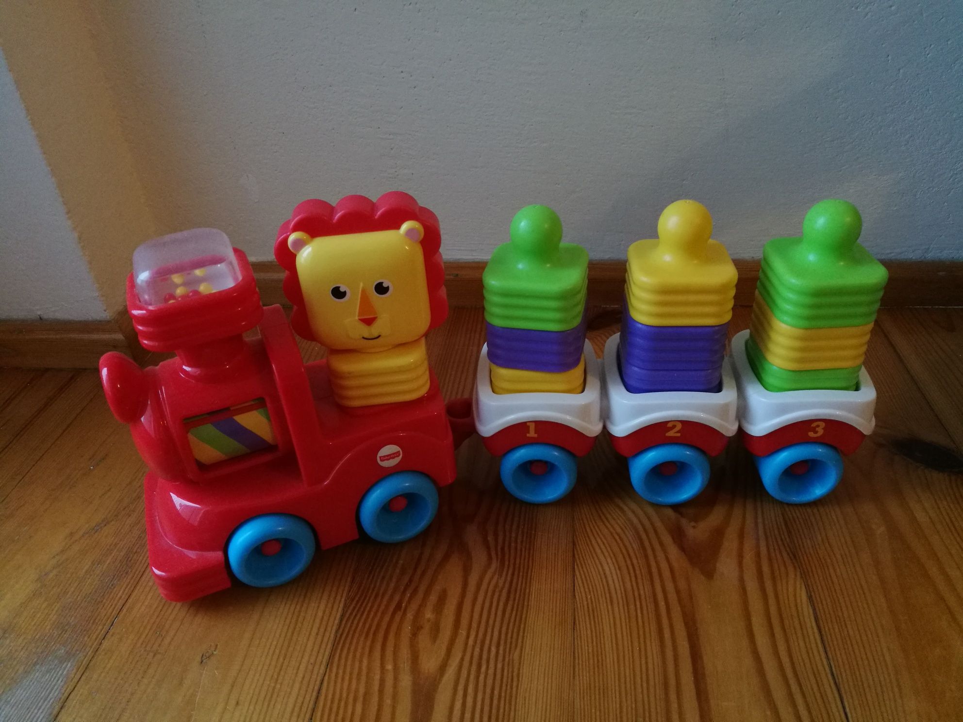 Lwi pociąg z klockami fisher Price