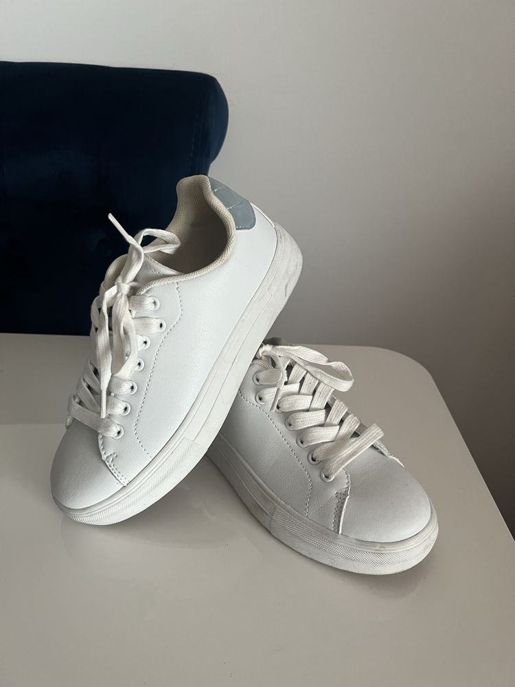 Sneakersy damskie białe piekne