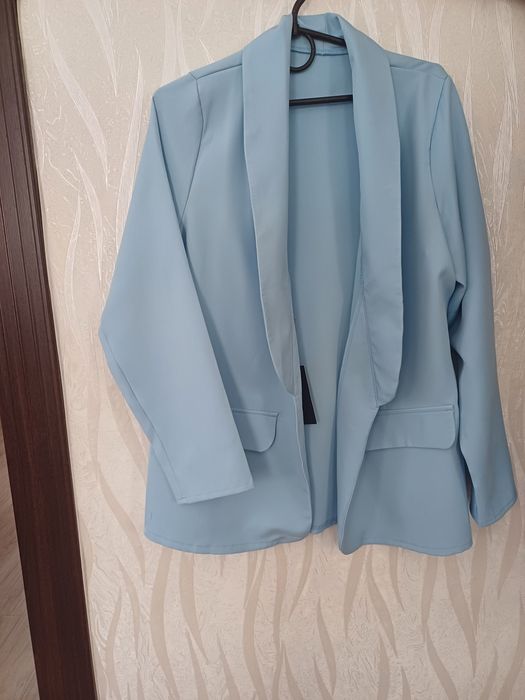 Новий жіночий брючний костюм