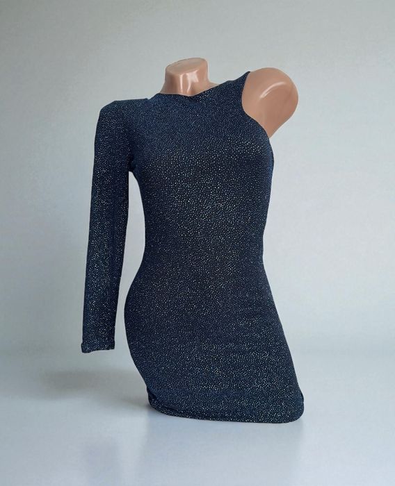 Блискуча вечірня сукня з відкритим плечем zack