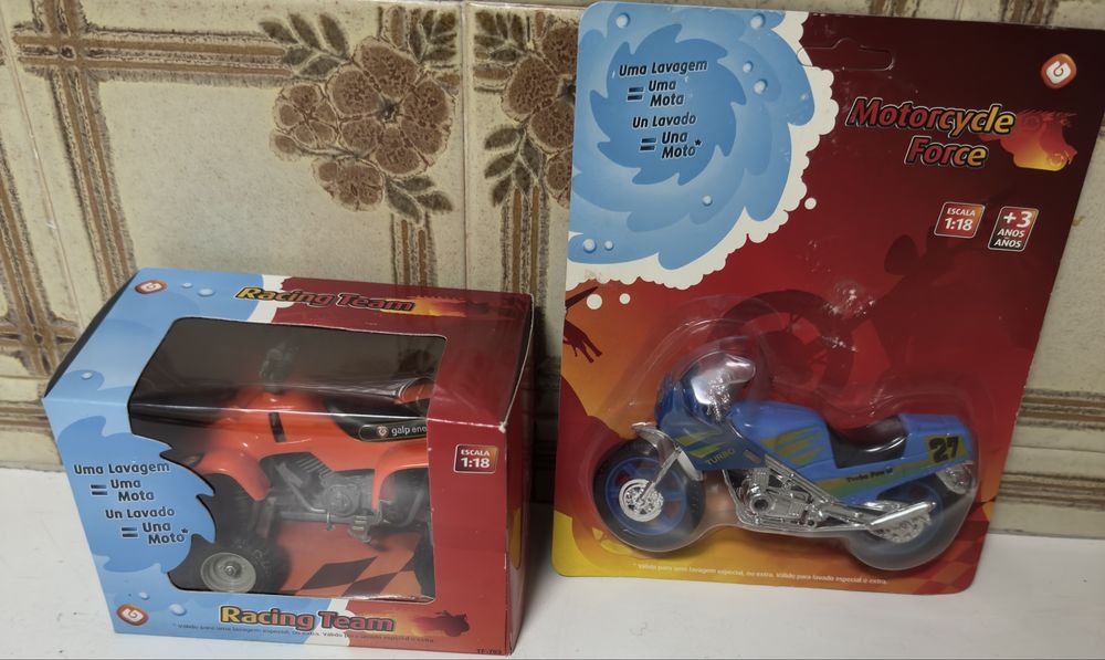 Brinquedos (carros+motas)
