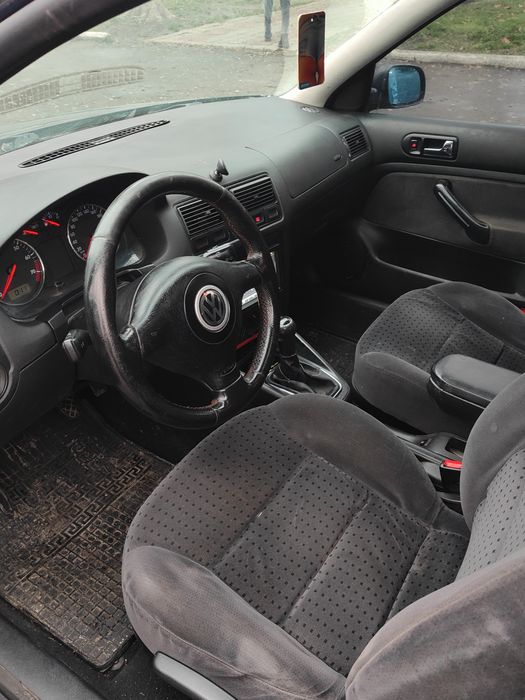 Volkswagen Golf 1.6 бензин