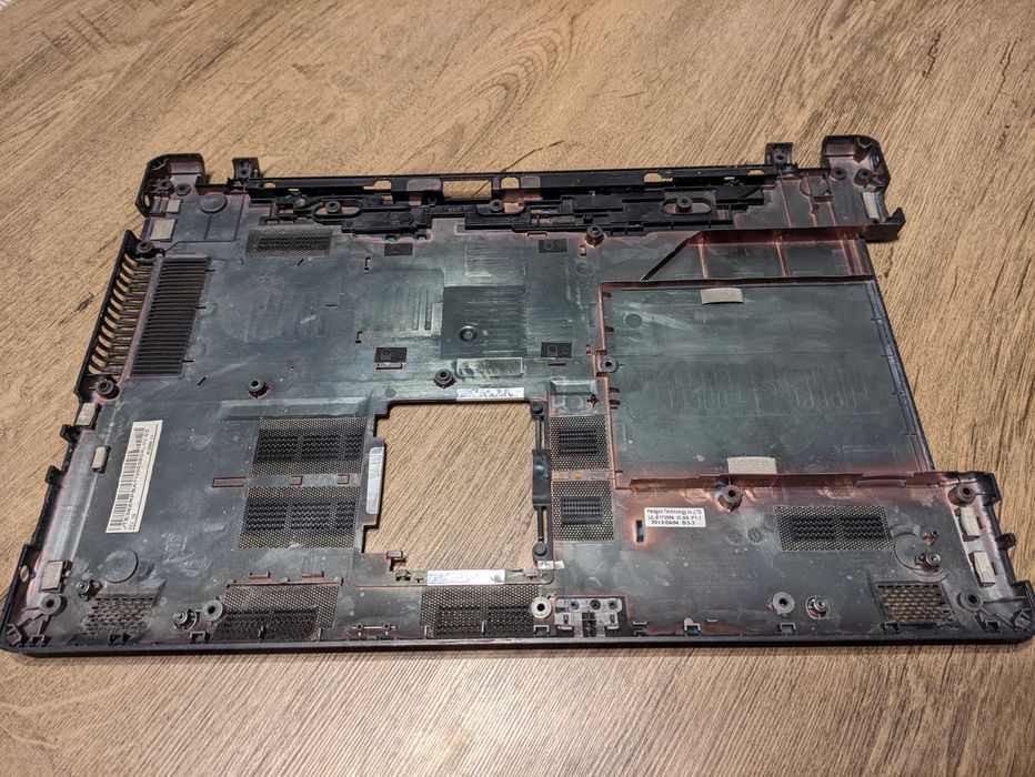 Продам ноутбук Acer Aspire V5-551G на запчасти