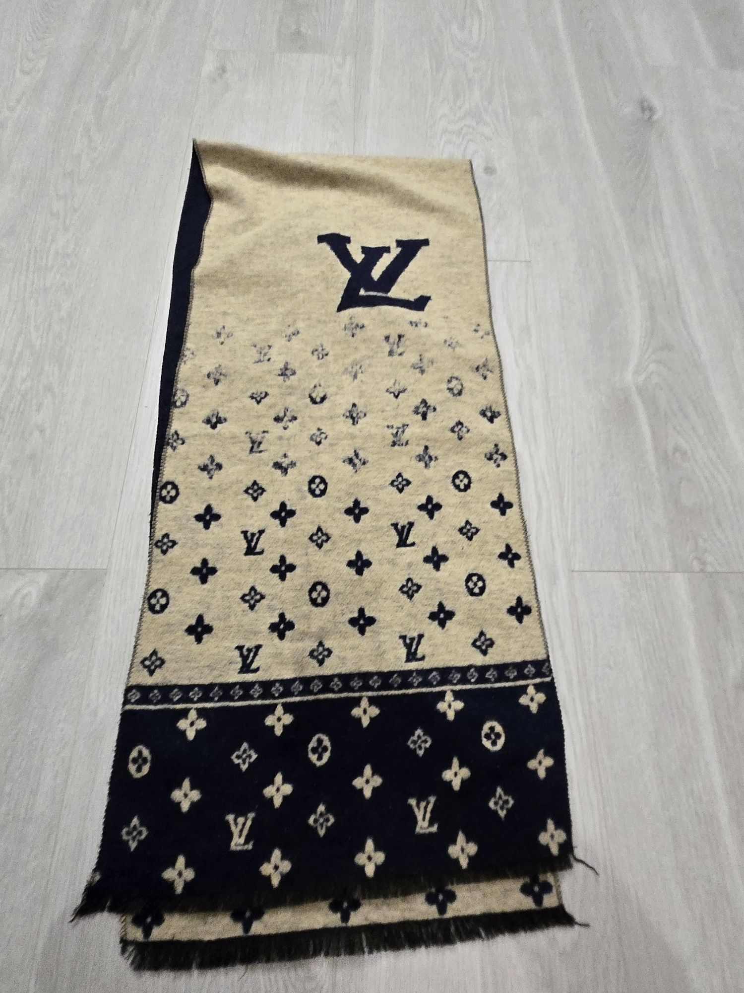 Szalik Louis Vuitton ciepły
