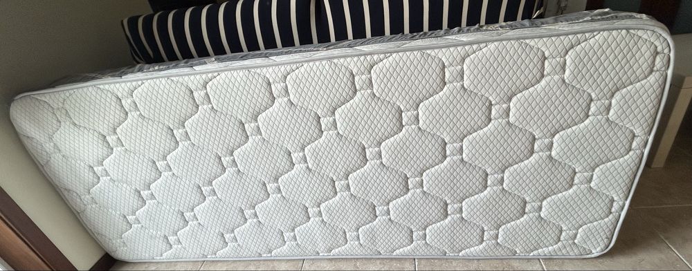 Vendo colchão solteiro