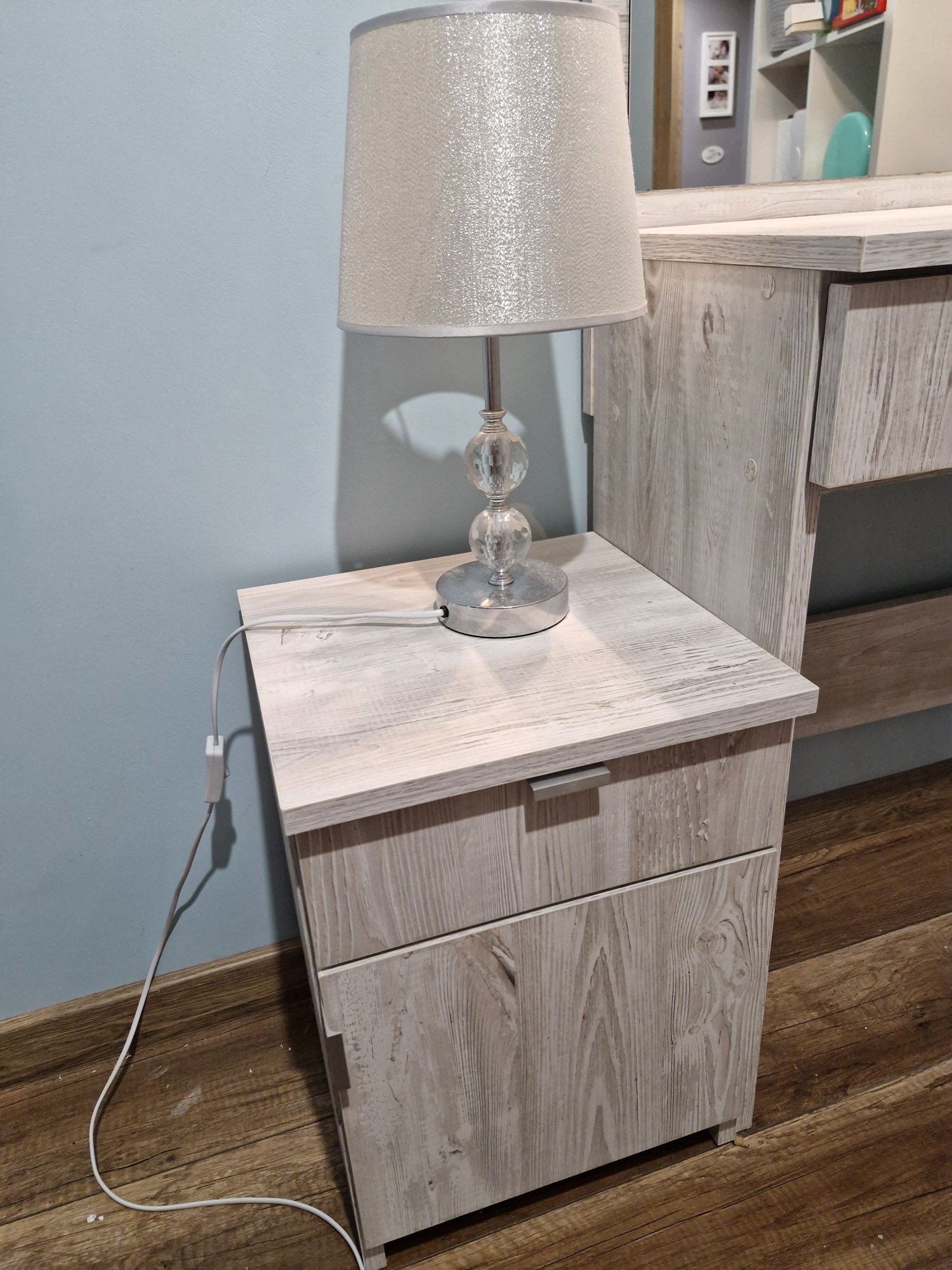 Toaletka + stolik nocny Gratis lampka