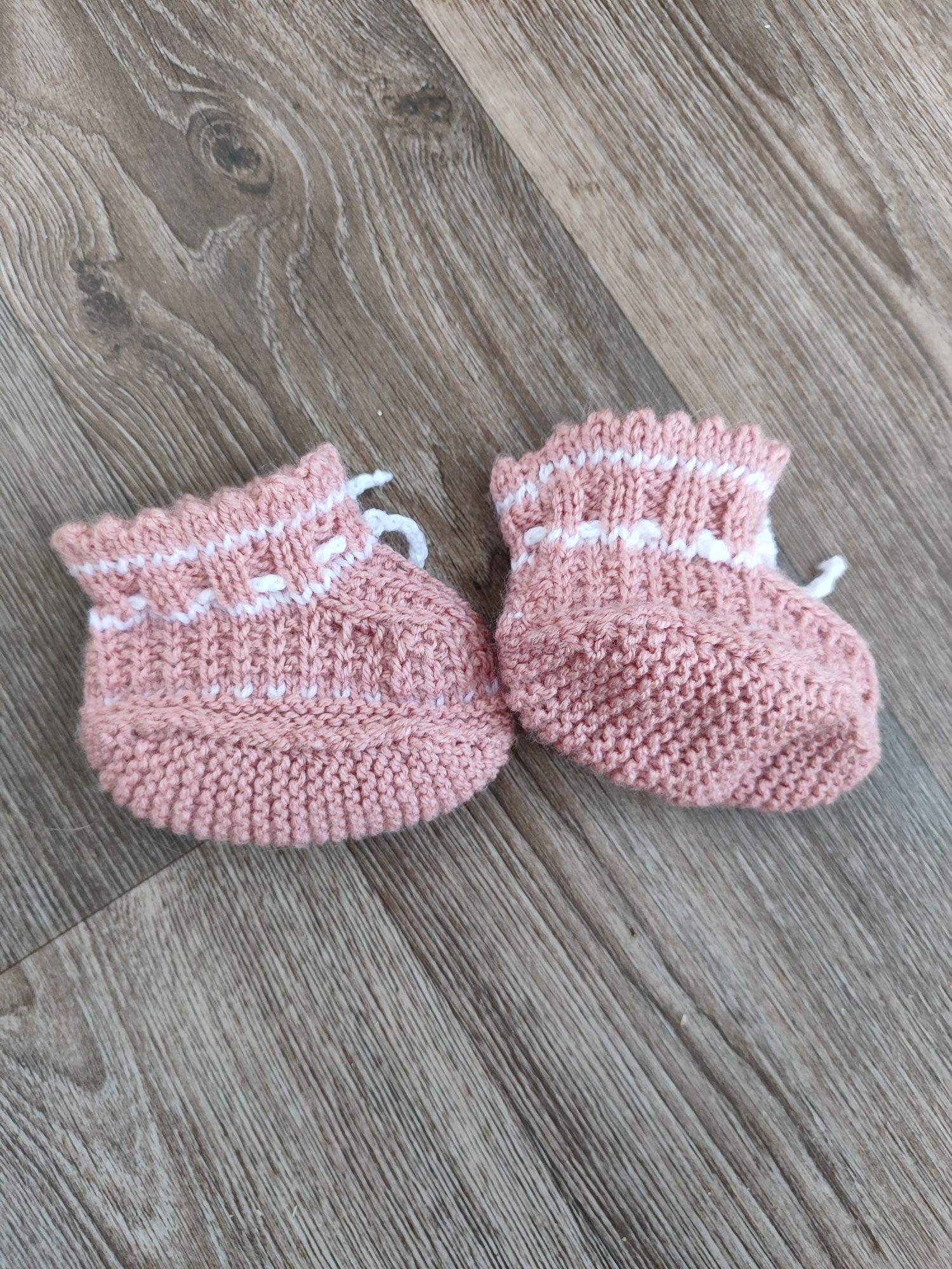 Шапочки, носки для новорожденных, от 0-3 месяца, ручная робота