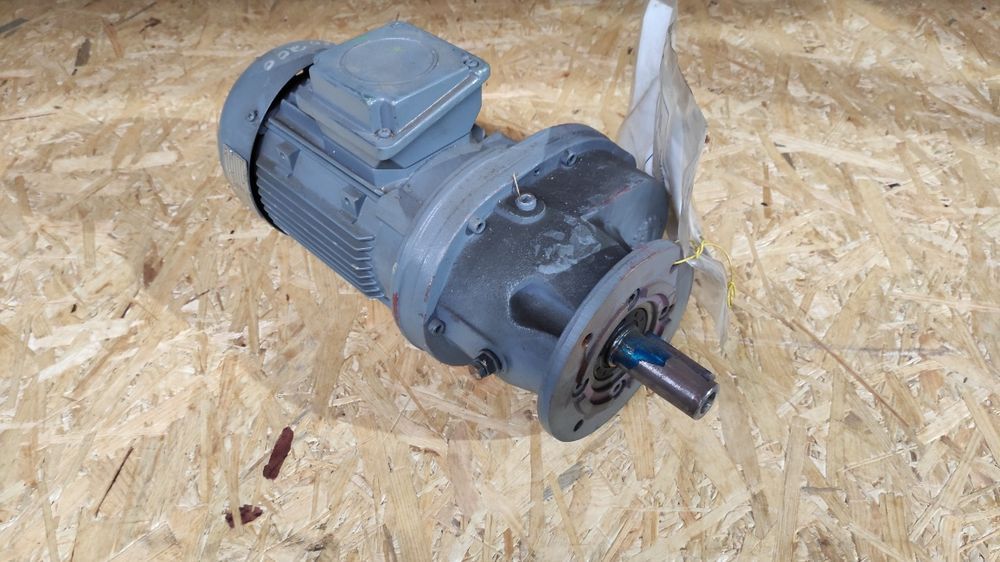 Motoreduktor 0,55 kW 0,75 kW 1,1 kW  80 obr 90 obr 120 RPM SEW NORD