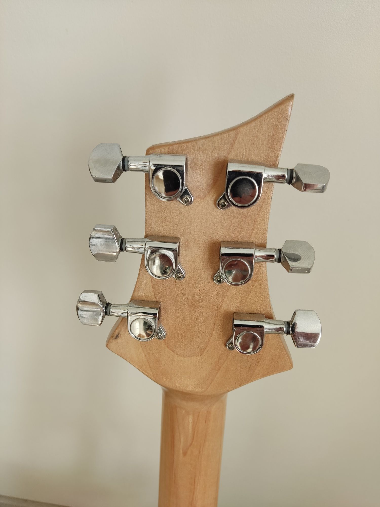 Sprzedam gitarę elektryczną