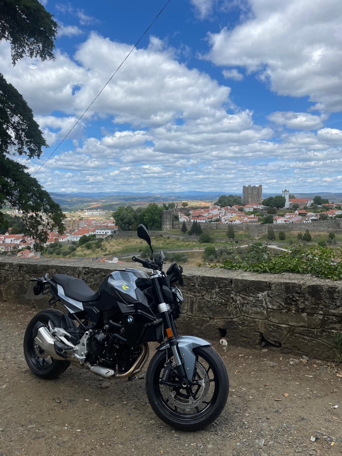 - Mota BMW—F900R