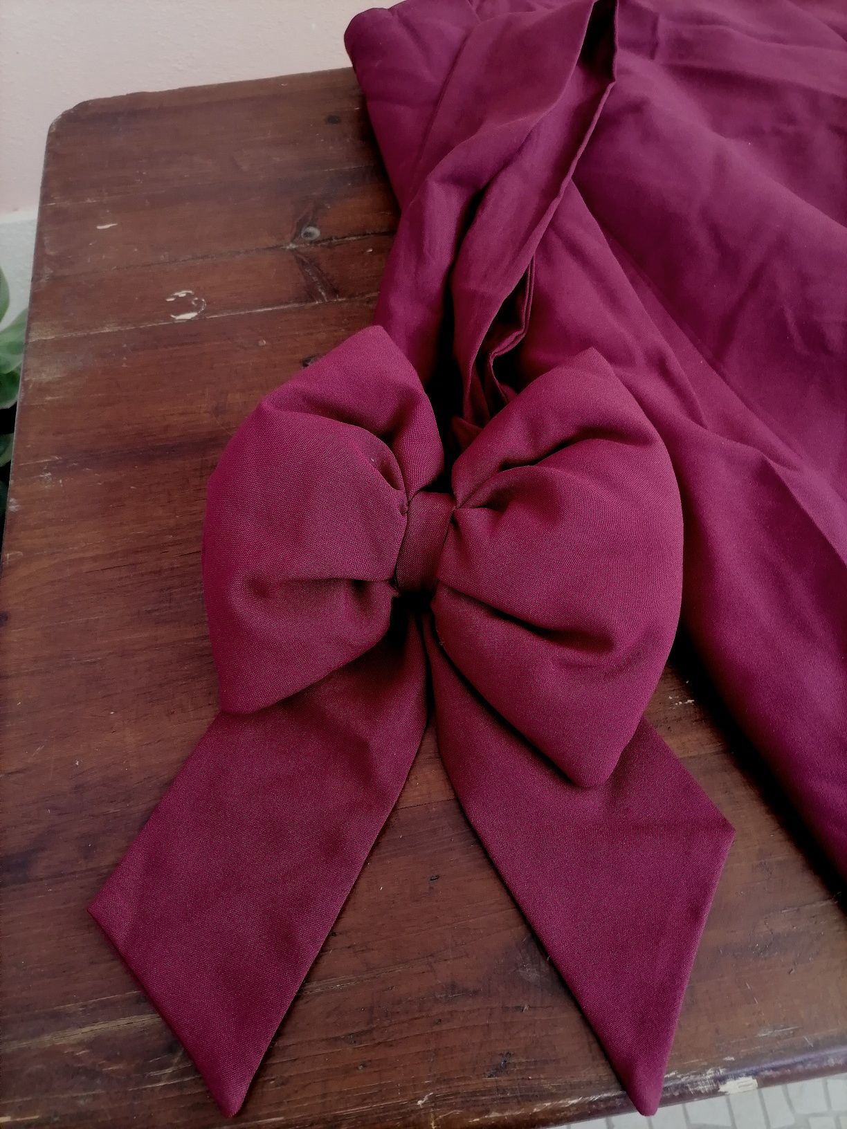 Laços e " saias" de mesa para decoração eventos