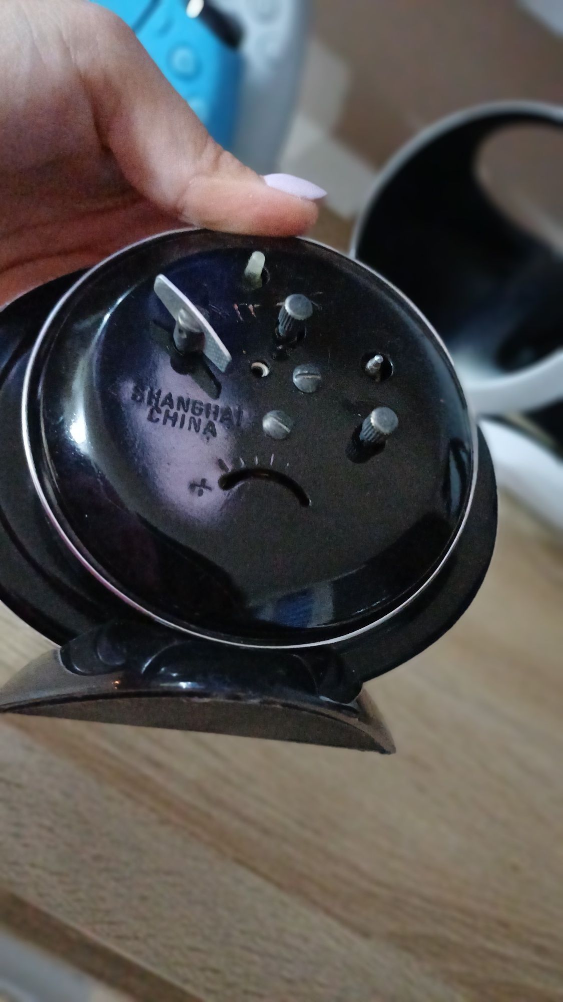 Stary budzik mechaniczny