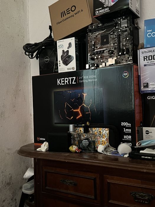 Monitor Krom Kertz FHD 200Hz RGB