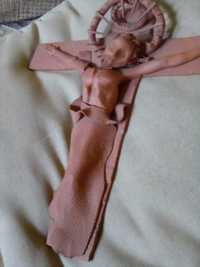 Crucifixo em barro bela peça de artesanato