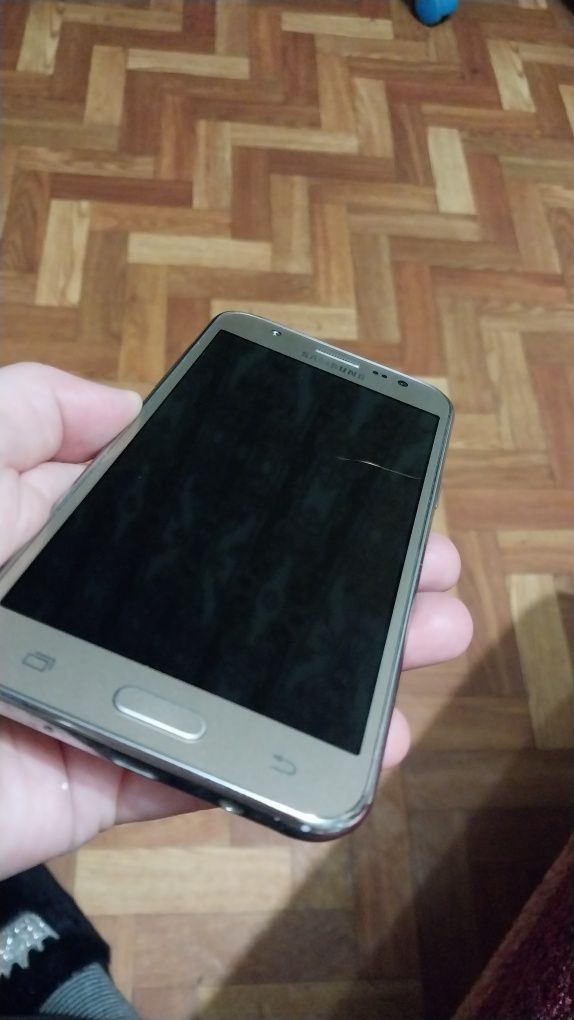 Телефон Samsung j5