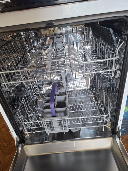 Продається посудомийна машинка Beko.
 У відмінному стані була у викори