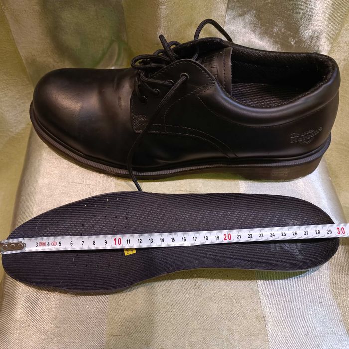 Спецобувь с усиленным металлическим носком  Dr Martens
