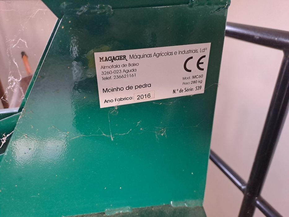 Moinho de cereais eléctrico