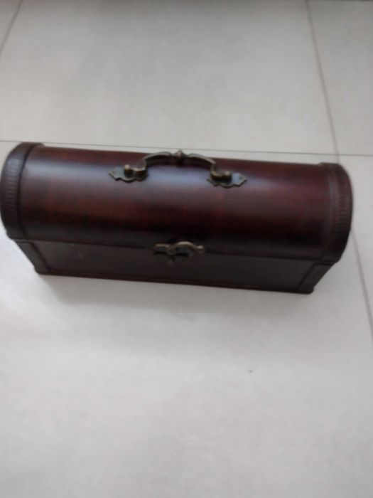 Ozdobny kuferek do alkoholu