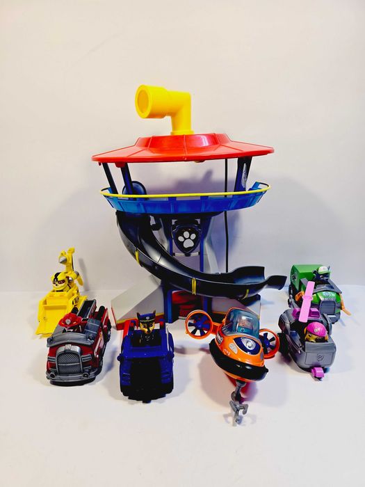 PSI PATROL - Baza Psiego Patrolu + 6 Pojazdów + 6 Figurek