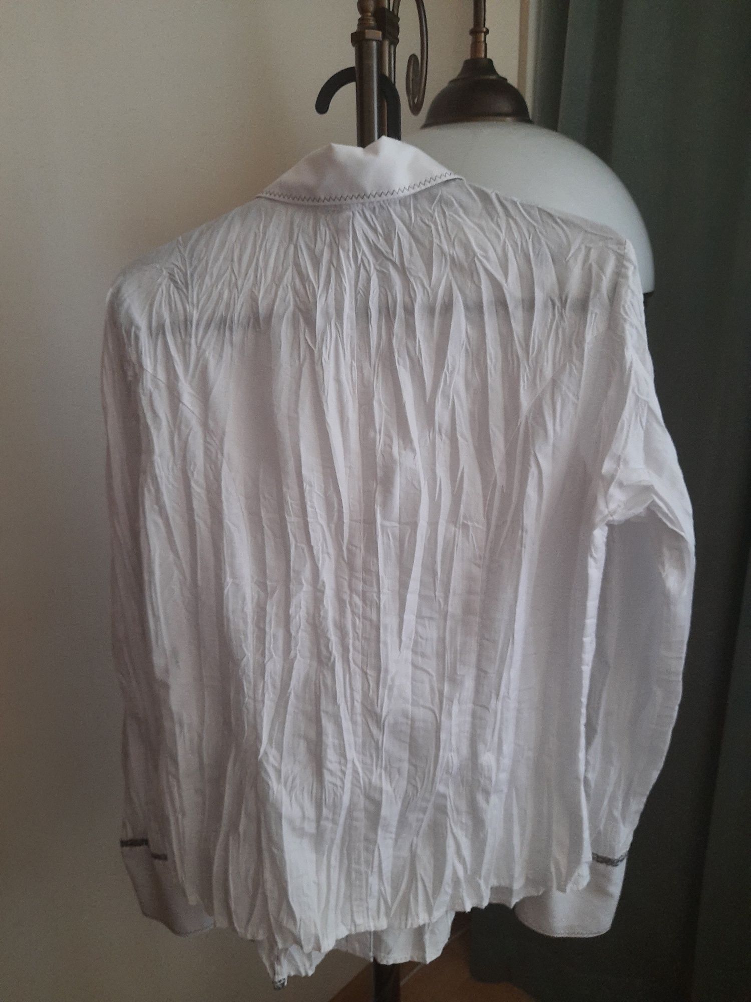 Białą elegancką  koszulowa , damska  bluzka  firmy BIBA