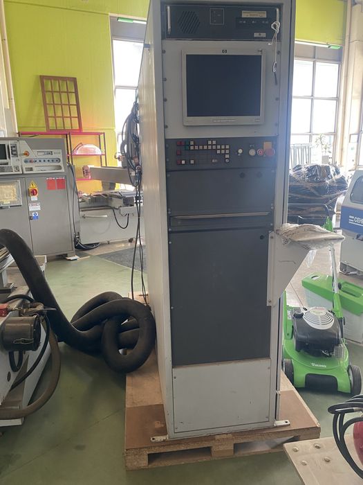 Frazadora CNC Week 550 com grupo de furacao e 4 eixos