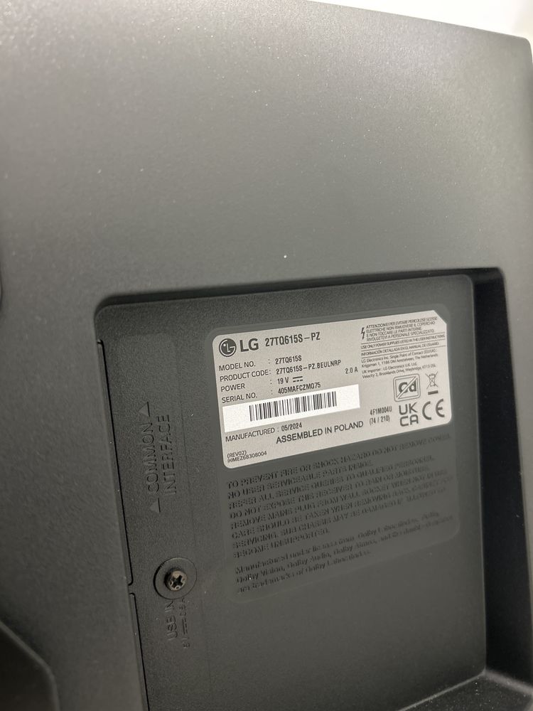 Tv LG 27” com suporte de pe