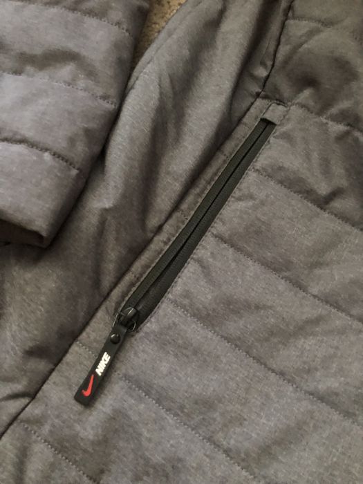 Мужкая осенняя куртка NIKE