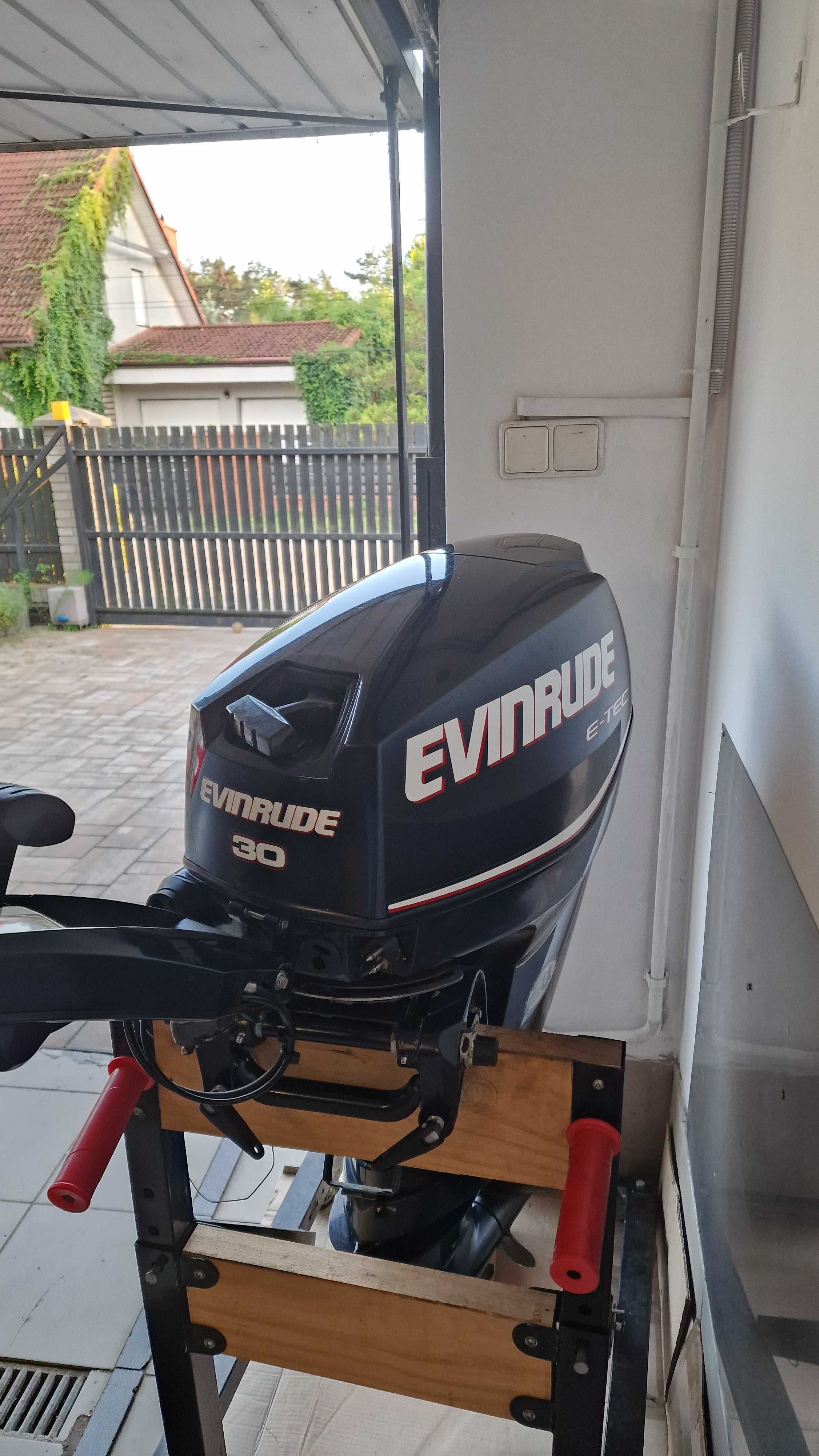 Silnik zaburtowy EVINRUDE E-TEC  30KM krótka stopa