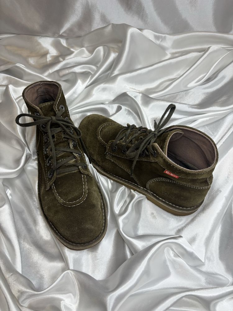 buty Kickers zamszowe zielone khaki zgniła zieleń goblincore unisex
