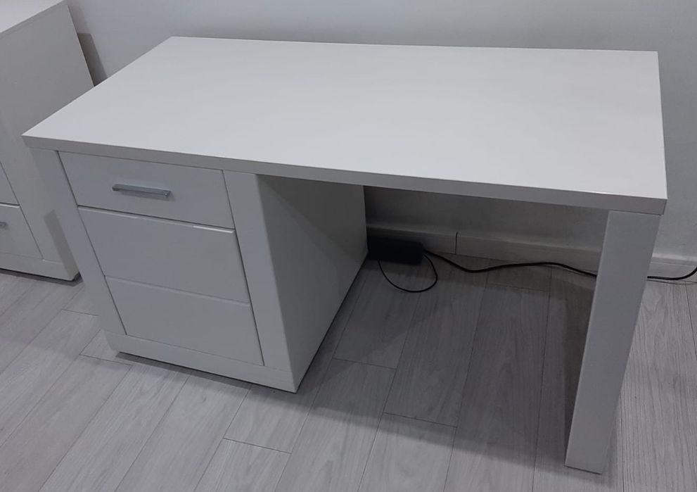 Biurko Snow biale Agata Meble 140