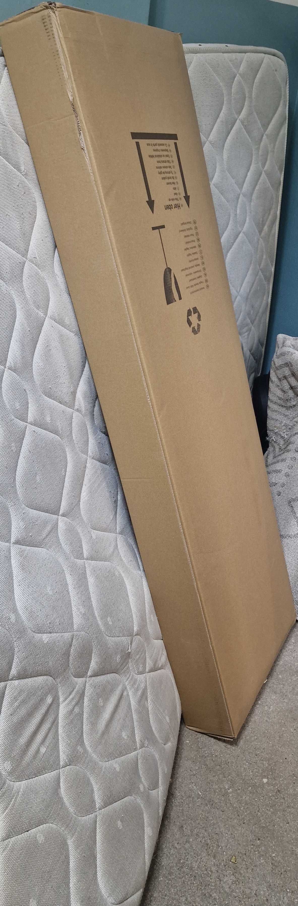Quarto com mesas de cabeceira com Led Tudo novo