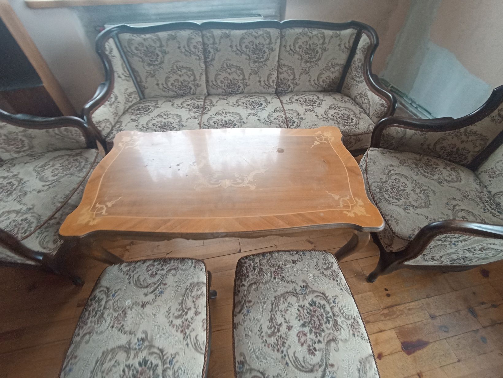 Komplet mebli w stylu ludwikowskim i stolik do renowacji