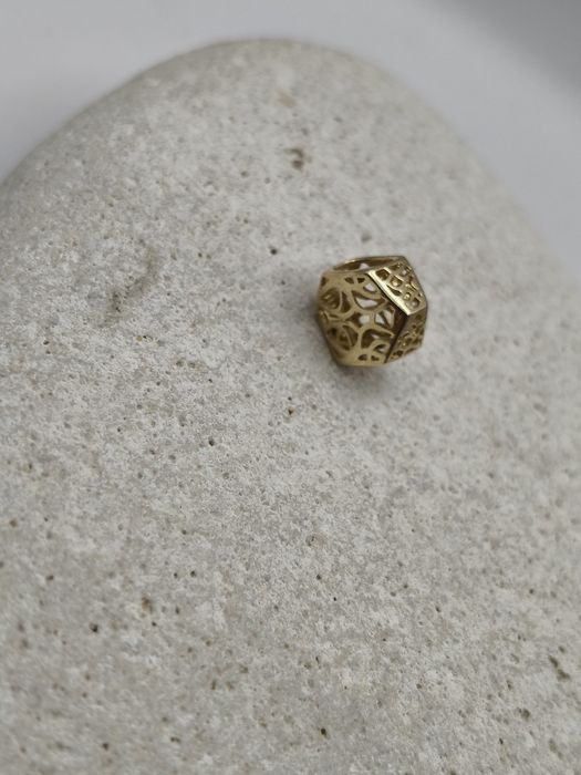 Złoty Charms Pr.585 Nowy Zapraszamy