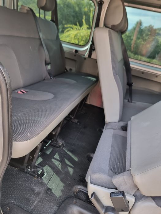 Opel vivaro 9 osób  2.0 d 2012r nawiewy klima alufelgi