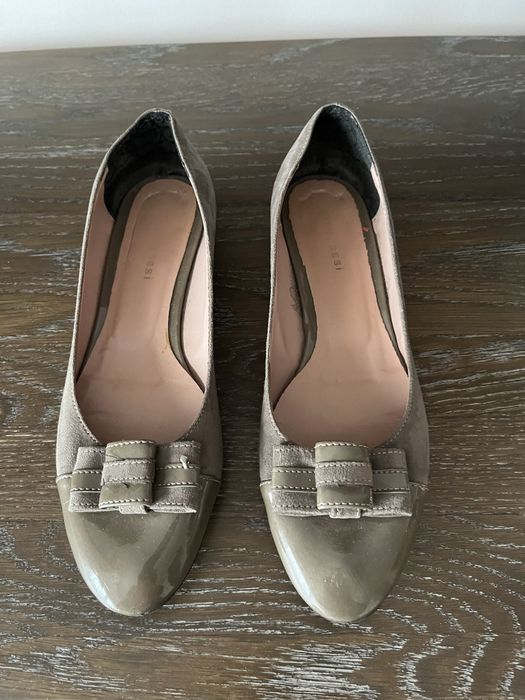 Buty z nubuku  bezowe  gino rossi  rozmiar 38