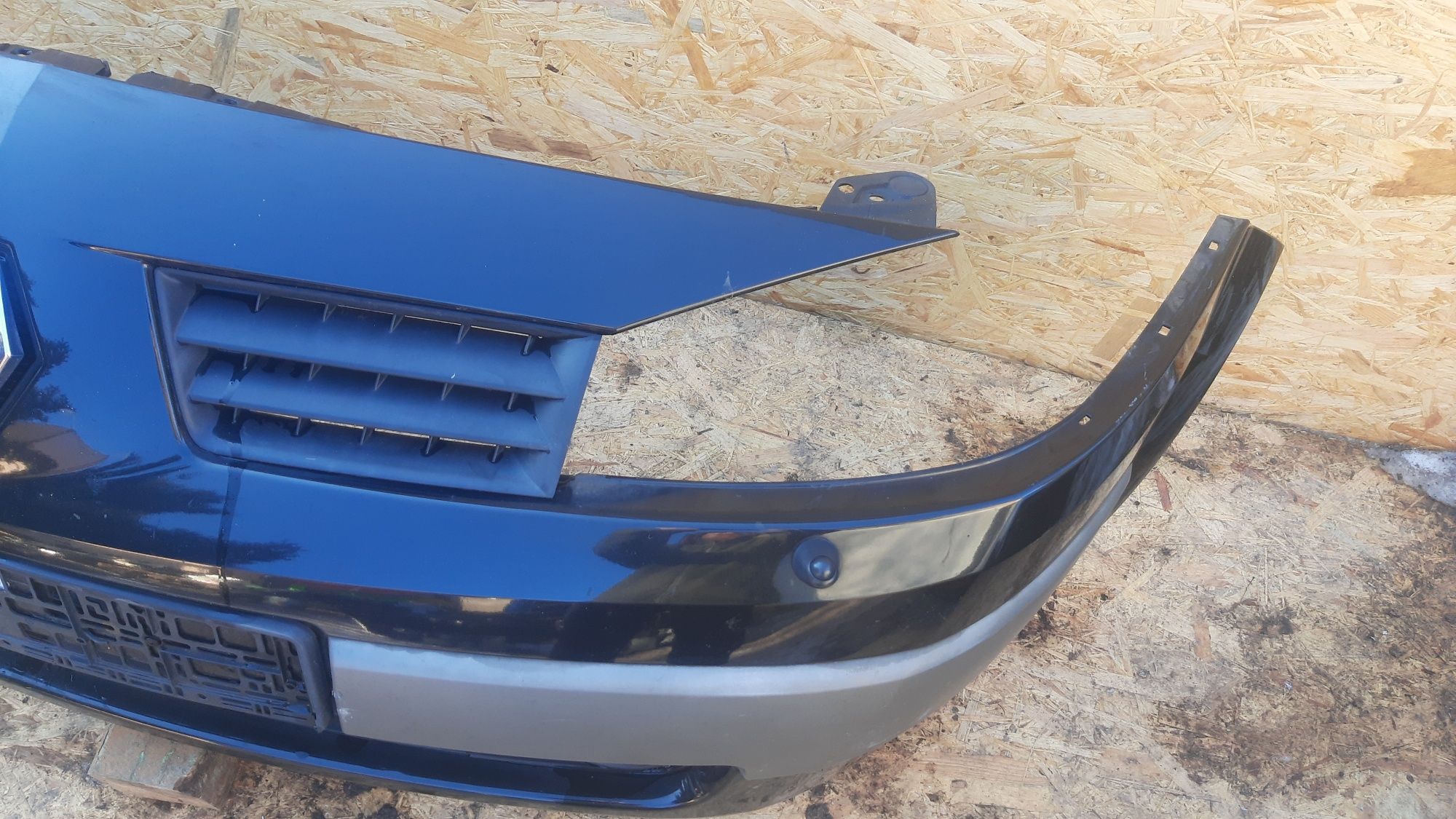 Lak. NV676 zderzak przedni Renault Megane 2 II skryski