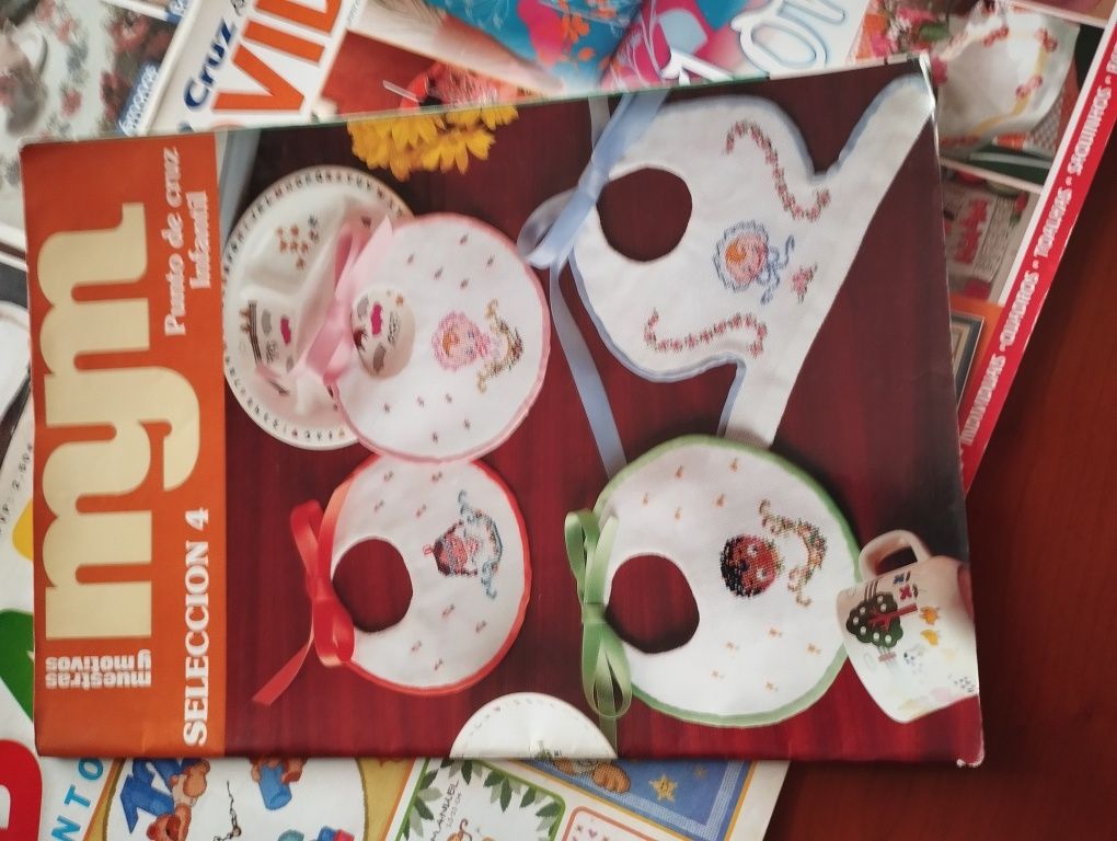 Livros de bordados e ponto de cruz