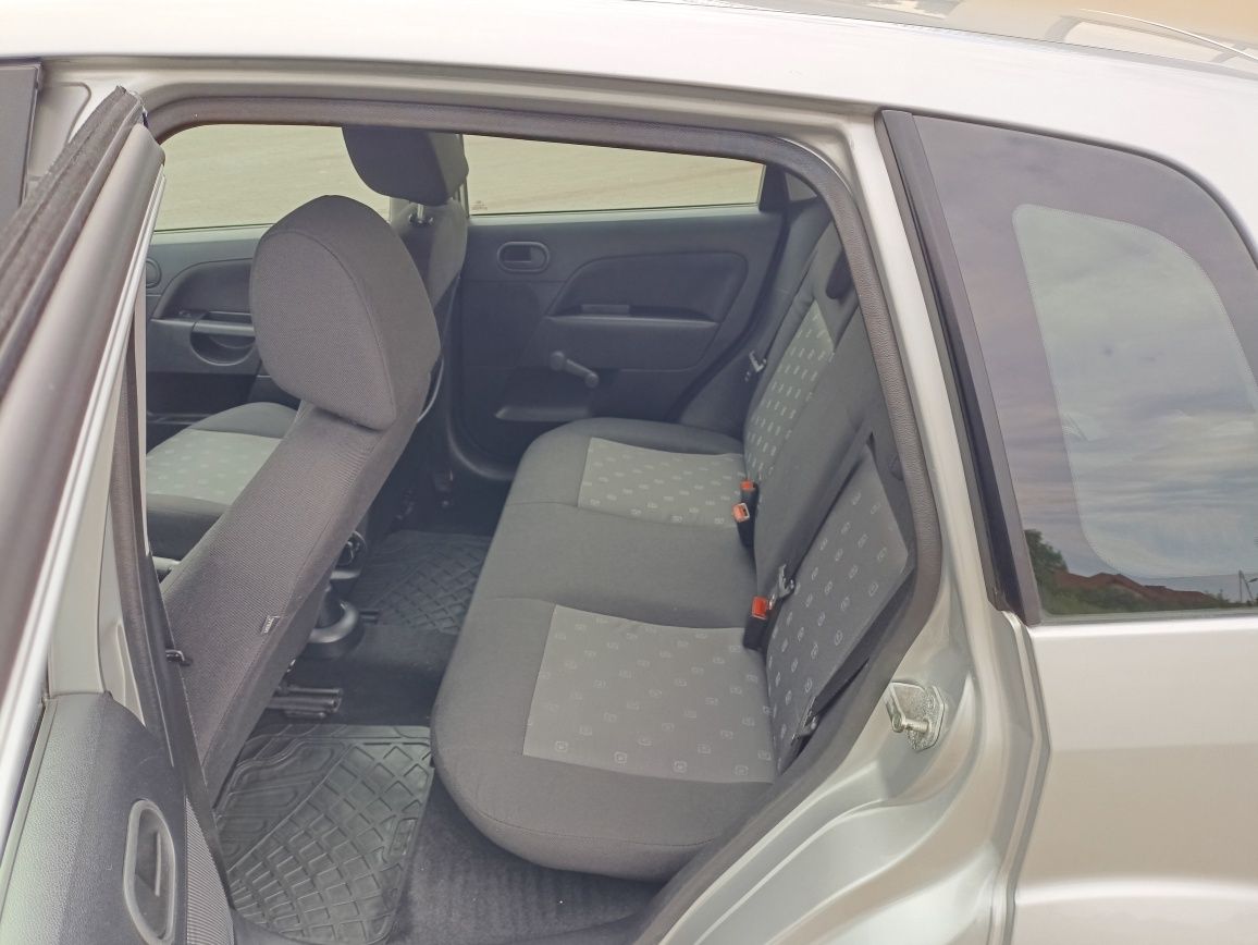 Ford Fiesta 1.4 , sprawna klimatyzacja,