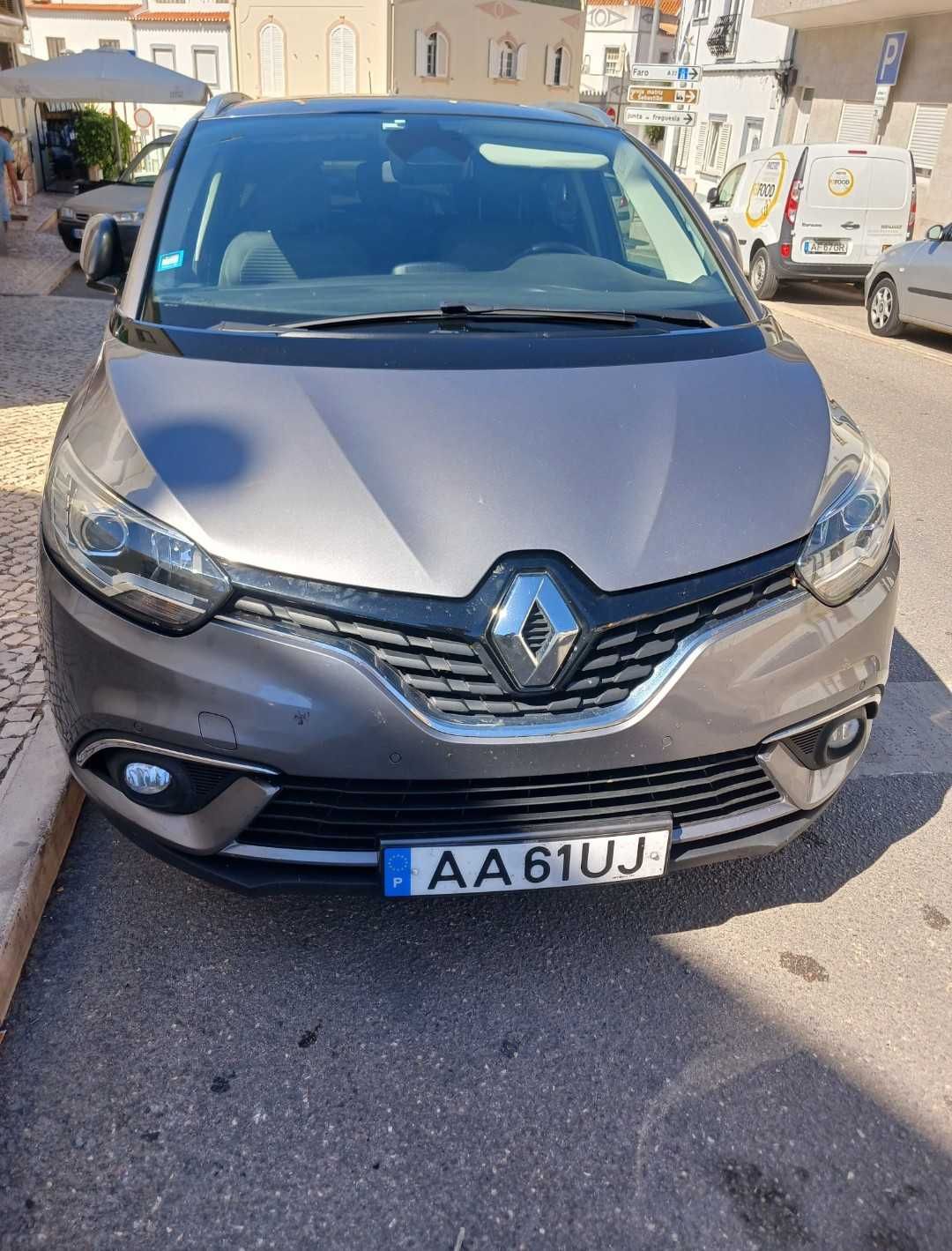 Renault Grand Scenic - caixa automática