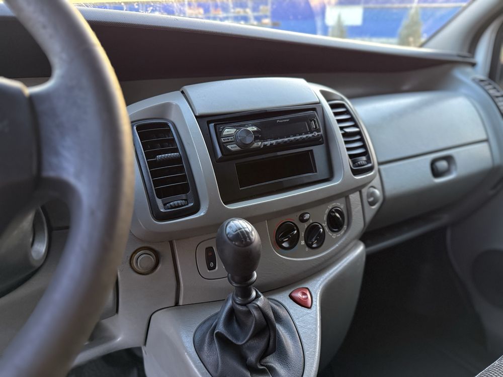 Бус Opel Vivaro 2006 (1.9dCi) мінівен, можливий обмін vito, trafic, t5
