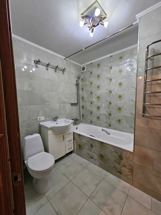 № 13851 - 3 к. квартира, Центр, Хлібна, в хорошому стані, не кутова