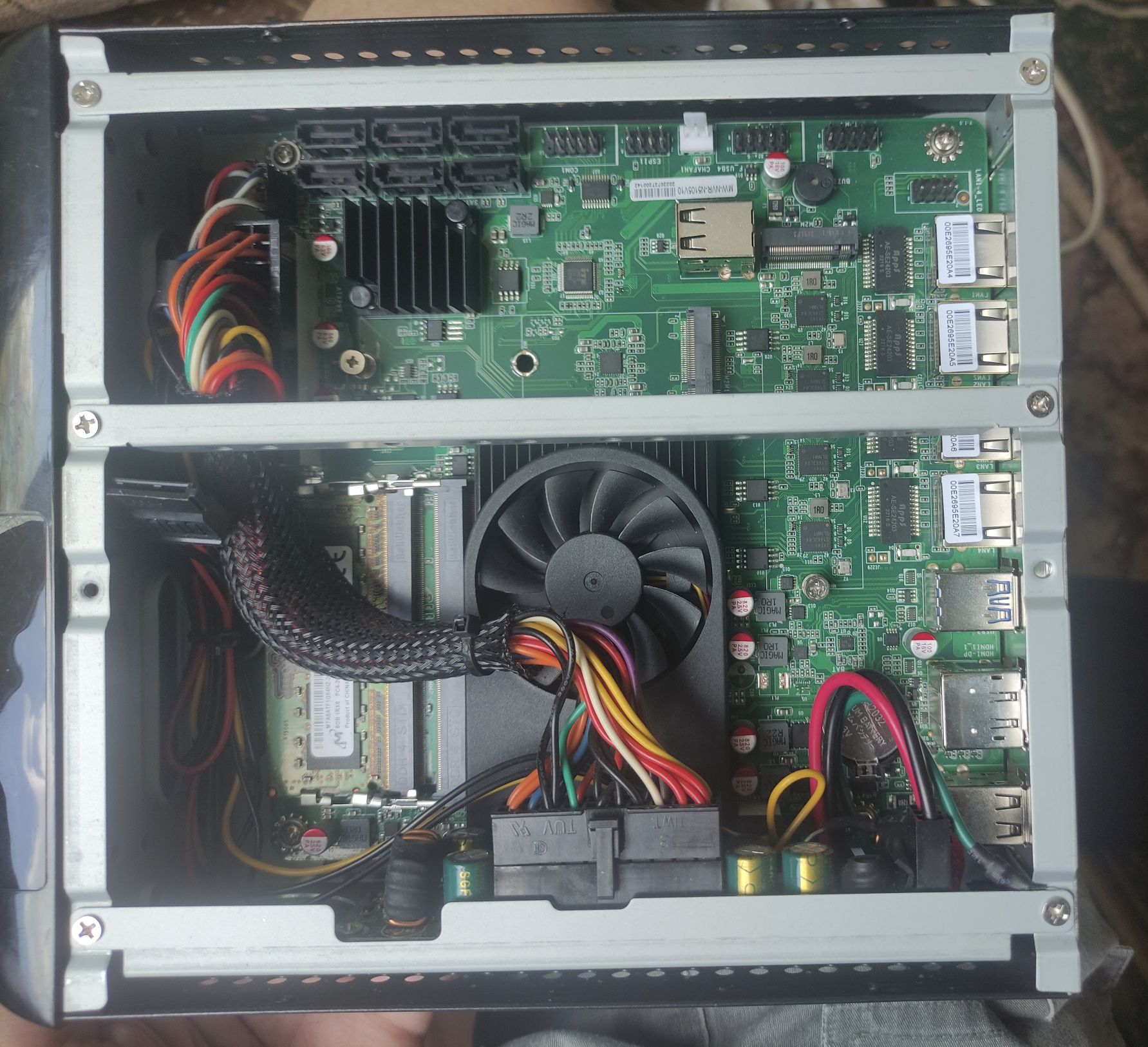 Міні ПК під NAS N5105/8 GB DDR4/4x2.5G Ethernet/2xM.2 NVME SSD/6 sata