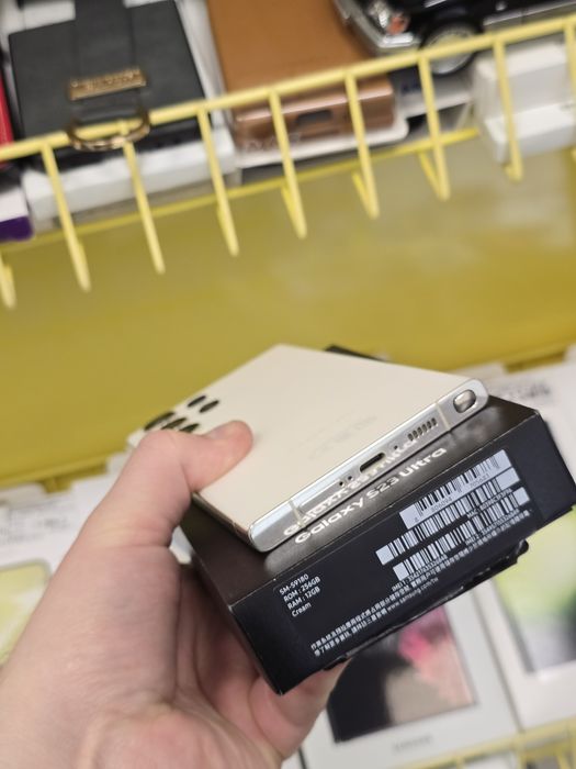 Samsung Galaxy S23 Ultra 12/256gb в заводських плівках, на подарунок