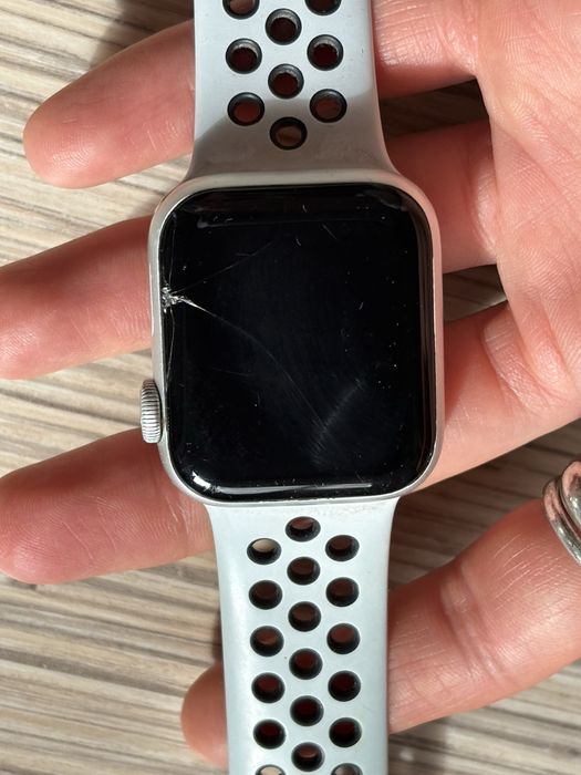 Apple Watch 5 40 mm на запчастини/під ремонт