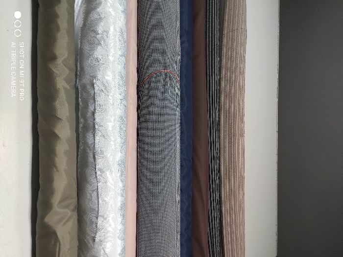 Tkaniny końcówki materiałow