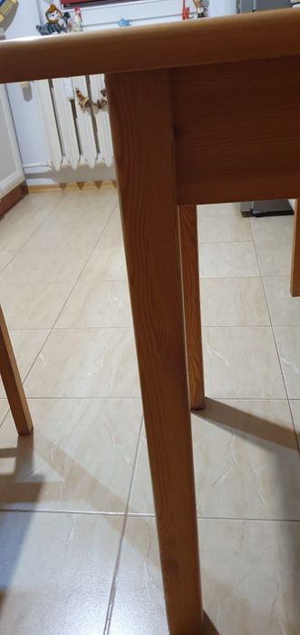 Stol sosnowy z drewna litego