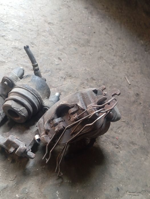 Продам передні супорта opel astra g