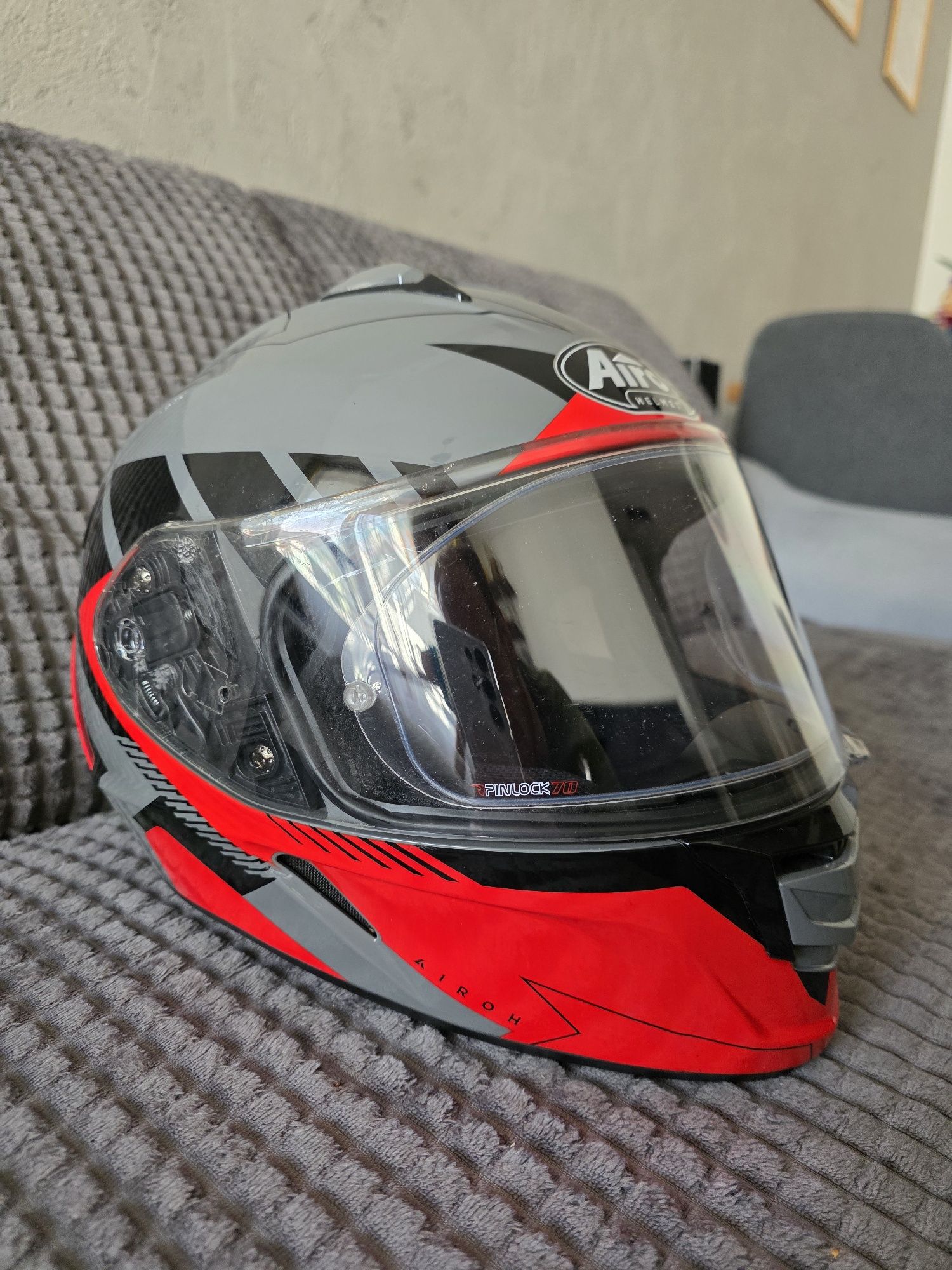 Kask integralny AIROH Spark Red Gloss szary czerwony czarny