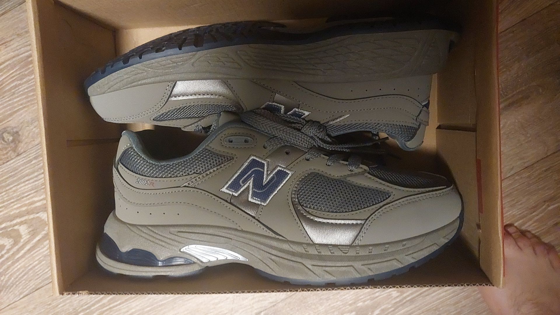 Кросівки New Balance 2002R